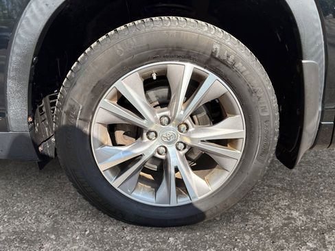 Used 2015 Toyota Highlander XLE AWD/4WD image 14