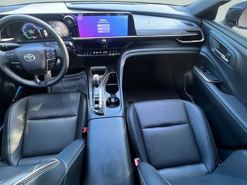 Certified 2025 Toyota Crown AWD/4WD image 10