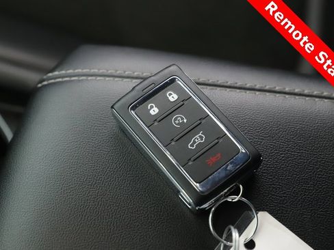 Used 2025 Jeep Grand Cherokee Altitude image 3