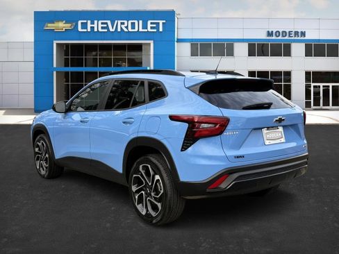 Used 2024 Chevrolet Trax RS w/ Sunroof Package image 3