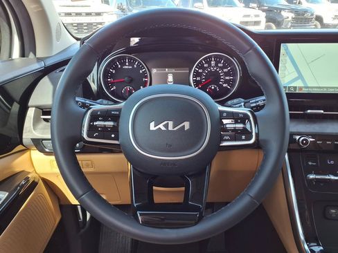 Used 2024 Kia Carnival EX FWD image 33