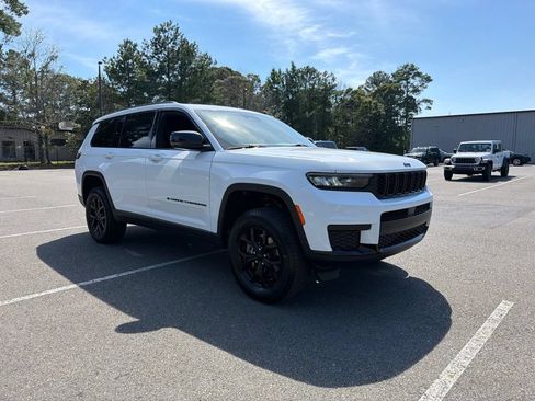 Certified 2024 Jeep Grand Cherokee L Laredo AWD/4WD image 4