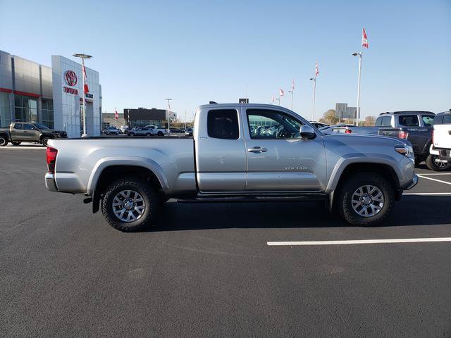 Used 2018 Toyota Tacoma SR5 AWD/4WD image 4