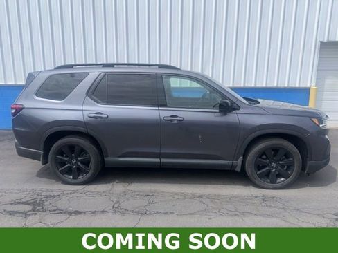 Used 2025 Honda Pilot Black Edition image 1