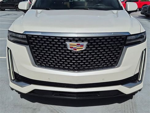 Used 2022 Cadillac Escalade Premium Luxury image 9