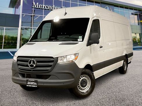 Used 2025 Mercedes-Benz Sprinter 2500 image 7