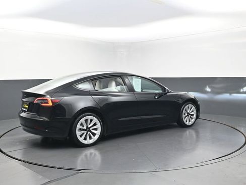 Used 2023 Tesla Model 3 Standard Range image 8