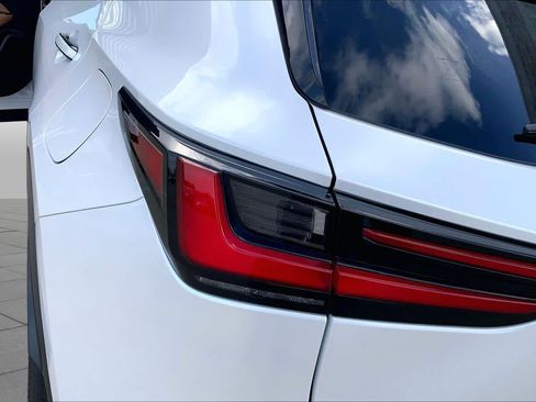 Used 2025 Lexus NX 250 FWD w/ Towing Package (2000 Lbs) image 25