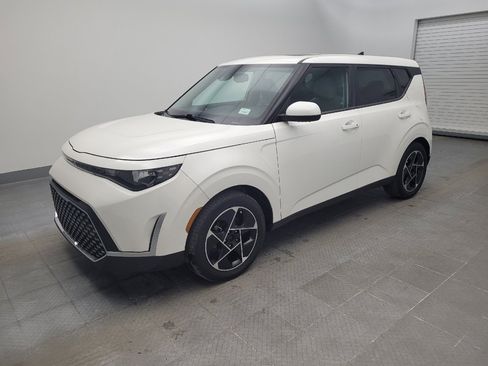 Used 2023 Kia Soul EX image 2