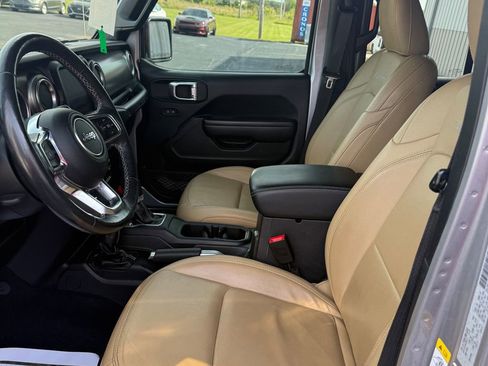 Used 2018 Jeep Wrangler Unlimited Rubicon AWD/4WD image 32