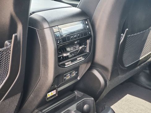 Used 2024 Jeep Grand Cherokee L Limited w/ Luxury Tech Group II AWD/4WD image 35