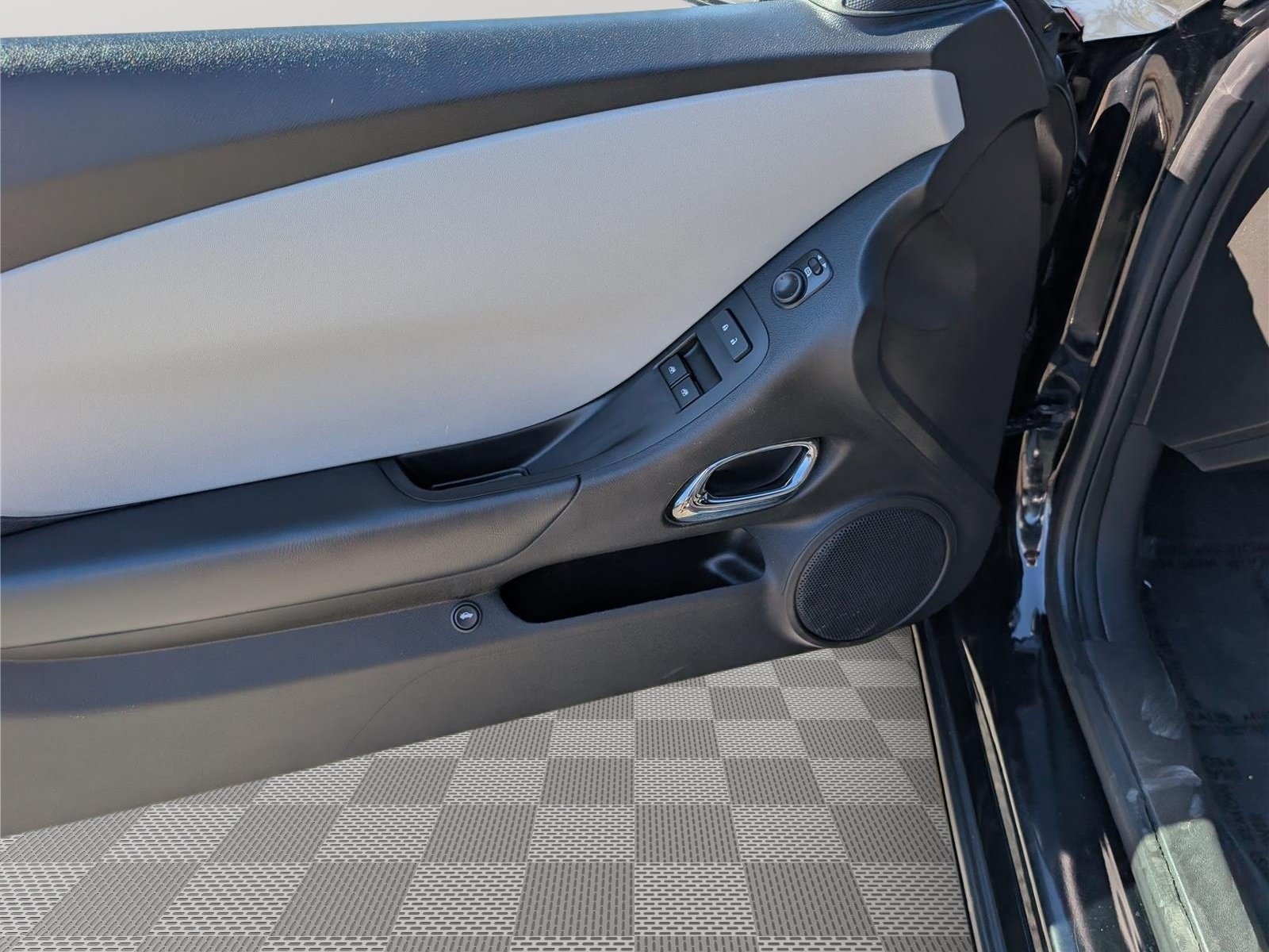 Used 2015 Chevrolet Camaro LS RWD image 14