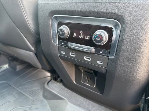 Used 2022 Chevrolet Tahoe LT w/ LT Signature Package AWD/4WD image 24