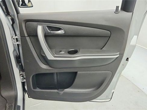 Used 2011 GMC Acadia SLE image 21