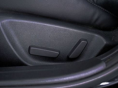 Used 2018 MAZDA MAZDA3 Touring image 22