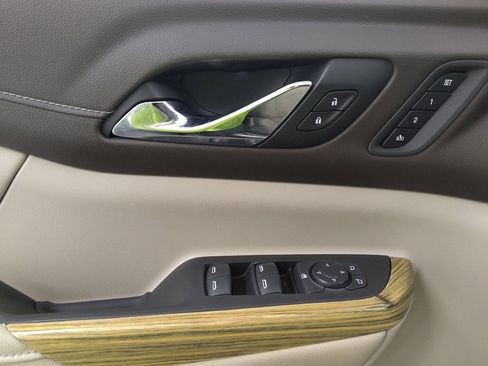 Used 2019 GMC Acadia Denali w/ Technology Package FWD image 27