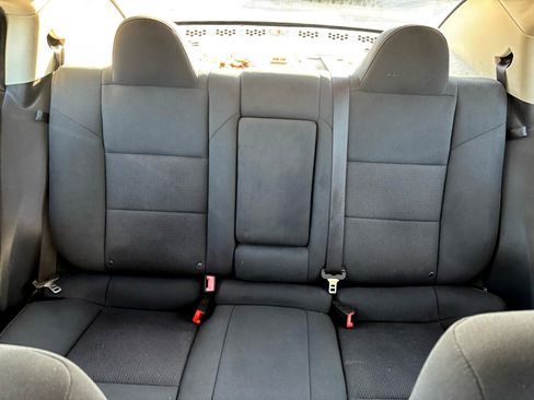 Used 2010 Chrysler Sebring Touring image 17