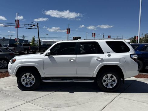 Used 2016 Toyota 4Runner SR5 AWD/4WD image 2
