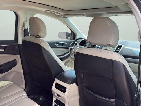 Used 2018 Ford Edge Titanium w/ Equipment Group 301A FWD image 27