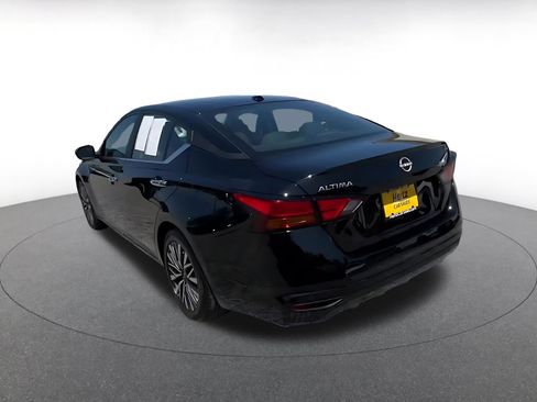 Used 2025 Nissan Altima 2.5 SV FWD image 10
