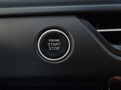 Used 2024 Kia Seltos EX FWD image 23