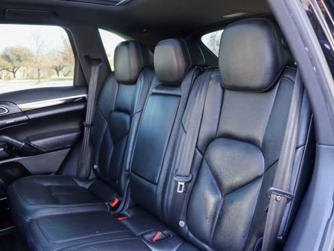 Used 2016 Porsche Cayenne image 17