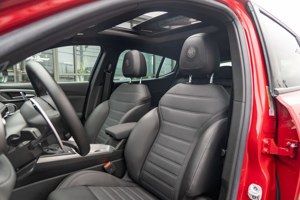 New 2024 Alfa Romeo Tonale Ti AWD/4WD image 13