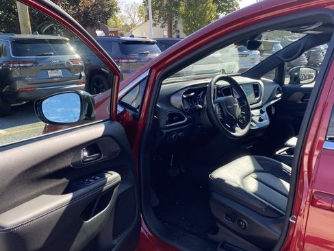 New 2026 Chrysler Voyager LX image 14