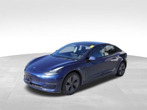 Used 2023 Tesla Model 3 Standard Range image 2