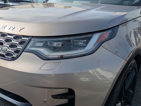 Used 2023 Land Rover Discovery Metropolitan Edition image 9