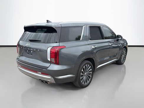 Used 2024 Hyundai Palisade Calligraphy image 3