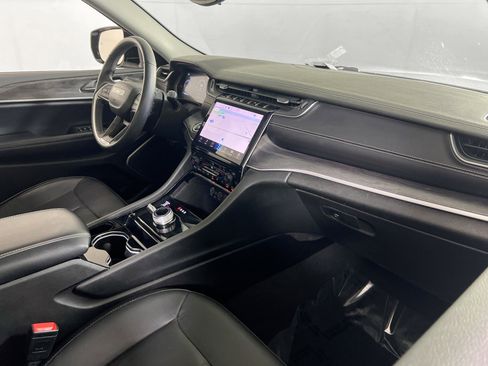 Used 2022 Jeep Grand Cherokee Limited image 29