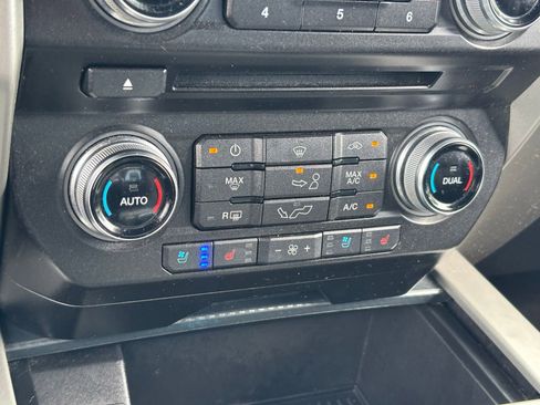 Used 2018 Ford F150 Lariat w/ Equipment Group 502A Luxury AWD/4WD image 9