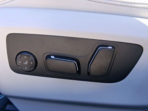 Used 2026 BMW 530i w/ Premium Package RWD image 13
