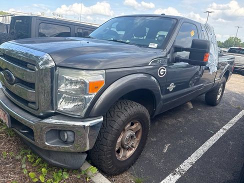 Used 2016 Ford F250 XLT w/ XLT Value Package AWD/4WD image 2