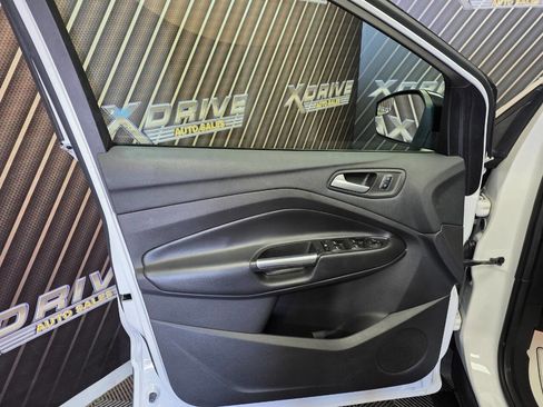 Used 2017 Ford Escape SE w/ SE Sport Appearance Package image 18