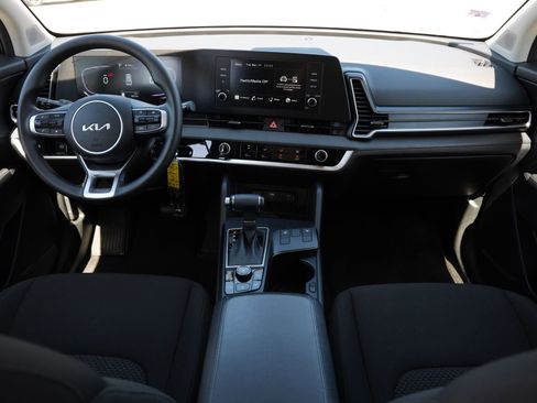 Used 2025 Kia Sportage LX image 7