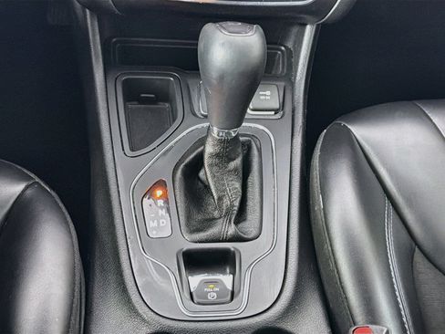 Used 2019 Jeep Cherokee Latitude Plus FWD image 24