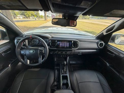 Used 2019 Toyota Tacoma TRD Sport w/ Technology Package AWD/4WD image 9