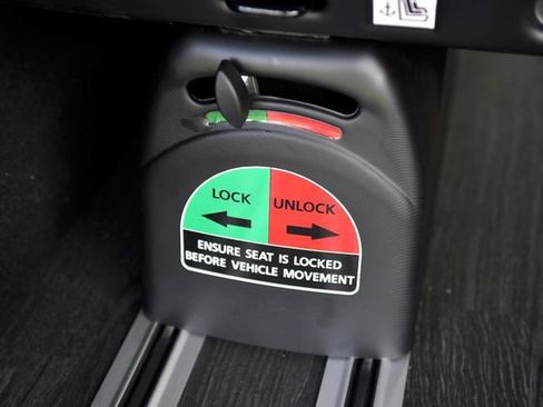 Used 2023 Mercedes-Benz Metris Passenger image 18