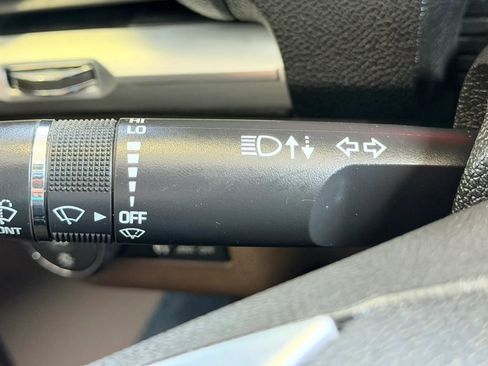 Used 2015 GMC Acadia SLT image 11