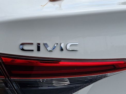 Used 2023 Honda Civic Sport image 29