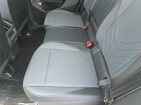 New 2026 Volkswagen Tiguan SE FWD image 10