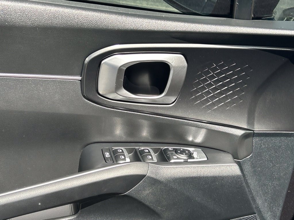 Used 2023 Kia Sorento LX FWD image 18
