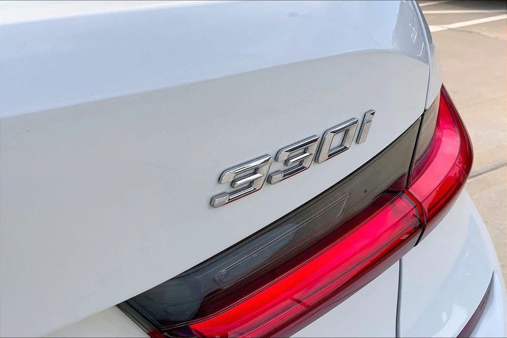 Used 2021 BMW 330i Sedan w/ M Sport Package RWD image 8