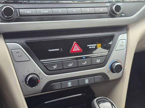 Used 2017 Hyundai Elantra SE image 31