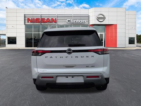 Used 2025 Nissan Pathfinder SL AWD/4WD image 4
