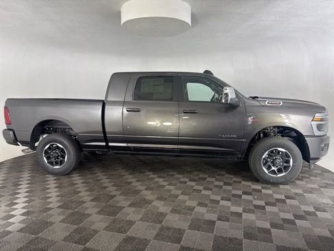 New 2025 RAM 2500 Laramie AWD/4WD image 6