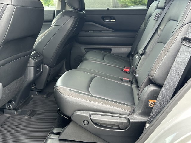 Certified 2025 Nissan Pathfinder SL FWD image 23
