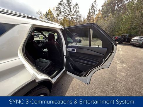 Used 2020 Ford Explorer Platinum w/ Premium Technology Package image 23